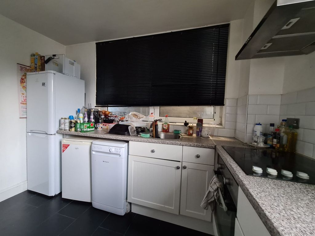 Property photo 2 of 4 Kitchen