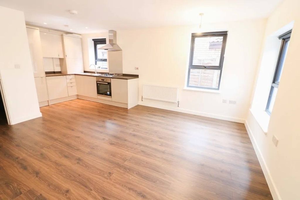 Property photo 3 of 8 Gallery