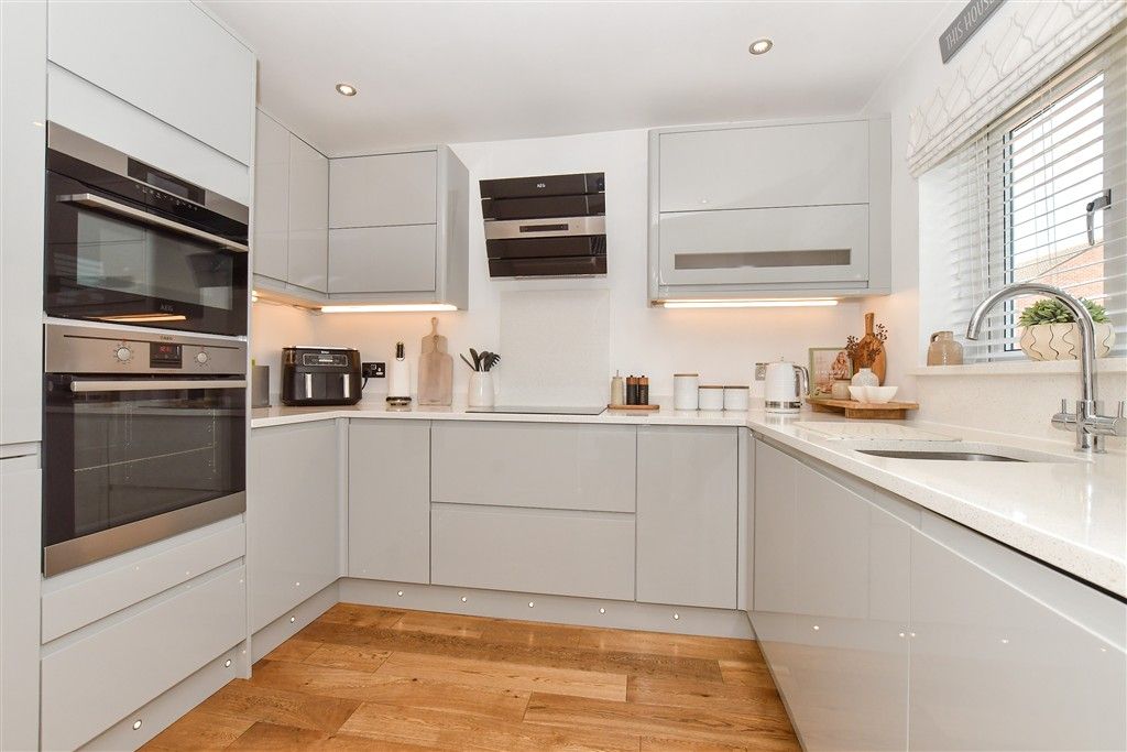 Property photo 3 of 15 Kitchen