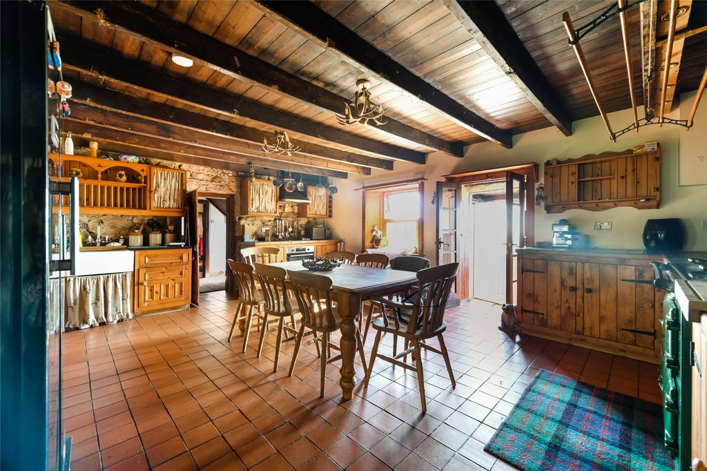 Property photo 3 of 18 Kitchen