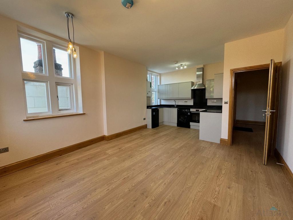 Property photo 3 of 10 Gallery