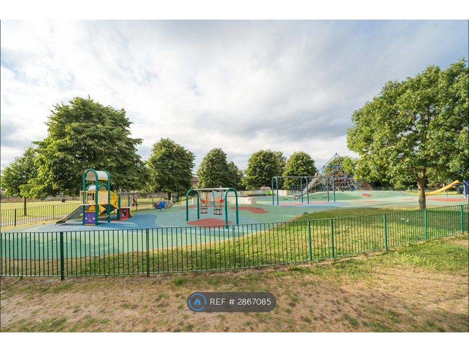 Property photo 3 of 20 Park Across The Road