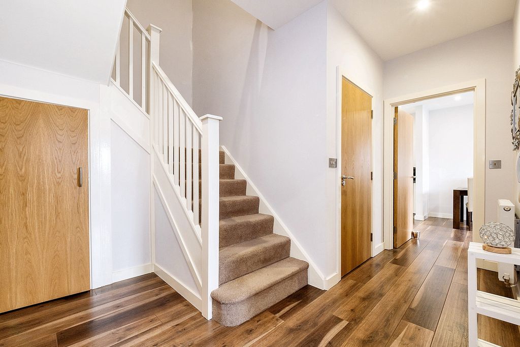 Property photo 3 of 25