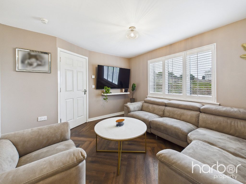 Property photo 3 of 21 4646095