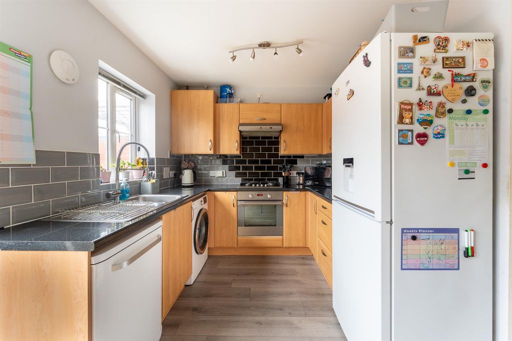 Property photo 3 of 20 29 Hayward 6.Jpg