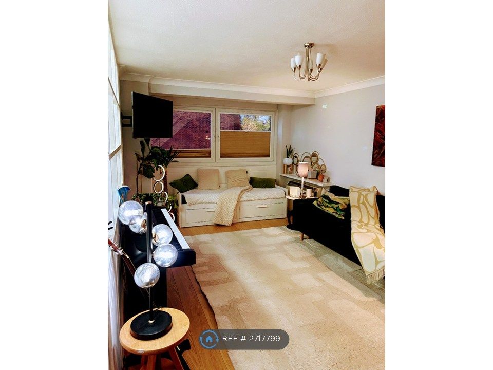 Property photo 2 of 18 Living Room