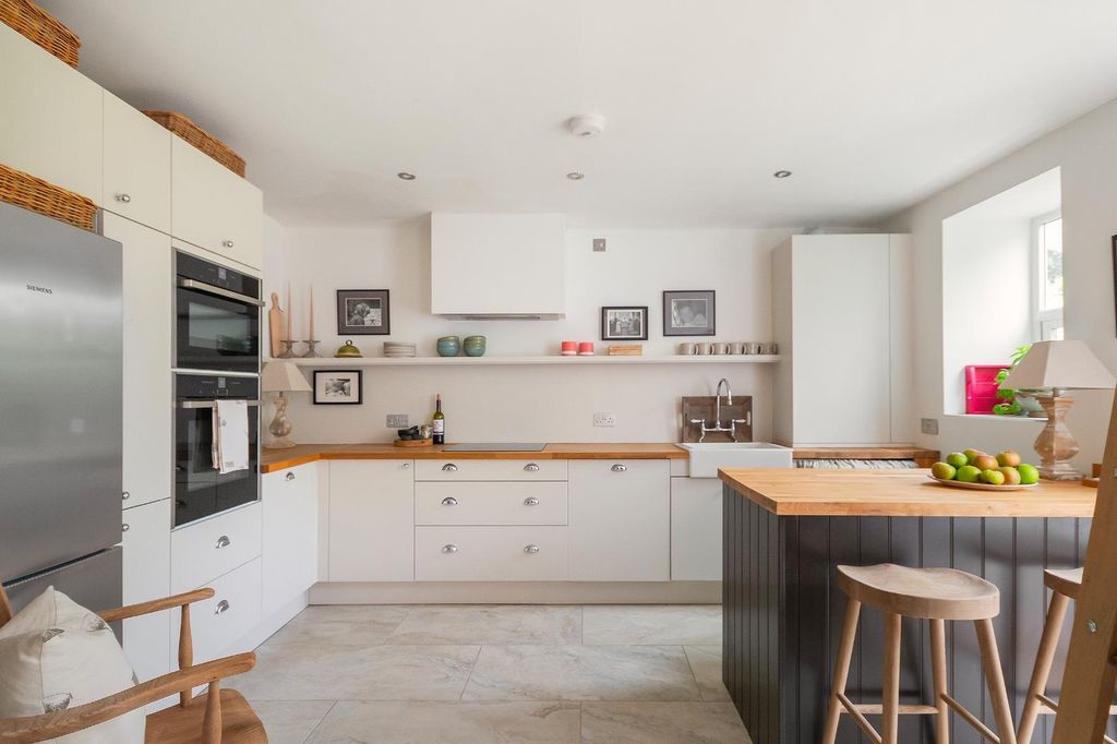 Property photo 3 of 31 G3F5Wrcm - Kitchen E.Jpg