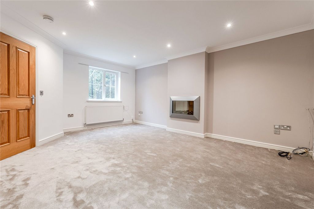 Property photo 2 of 20 Lounge