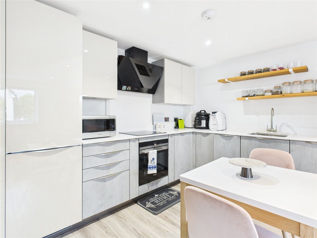 Property photo 2 of 12 Imtegrated Appliance