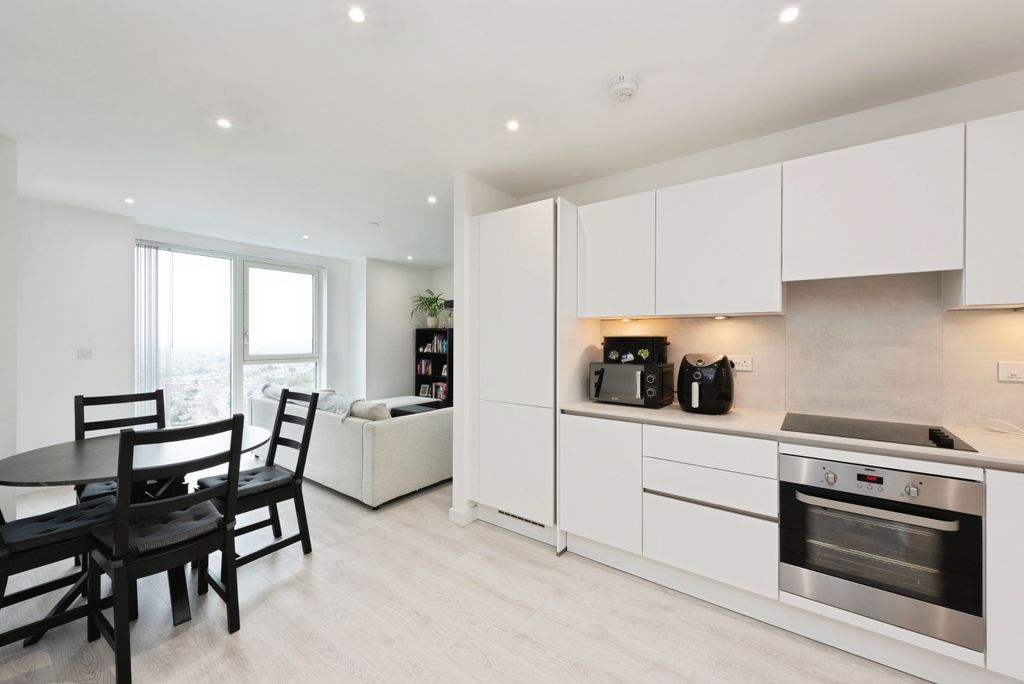 Property photo 2 of 20 Barratt4Of25