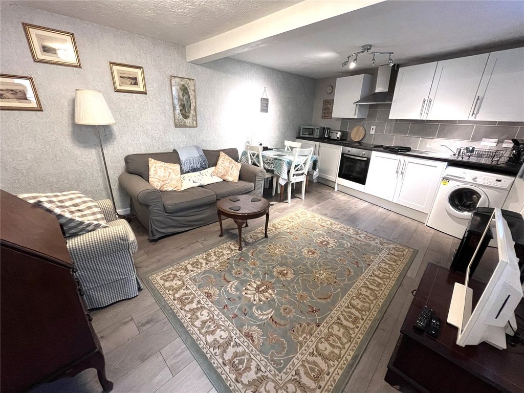 Property photo 2 of 9 Picture No. 10