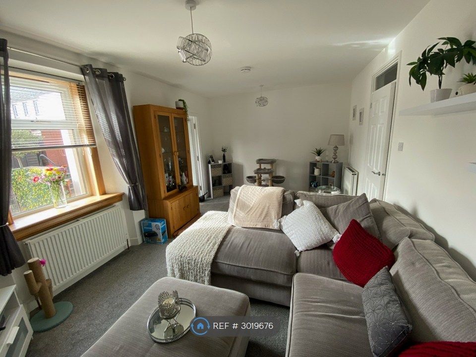 Property photo 3 of 12 Living Room