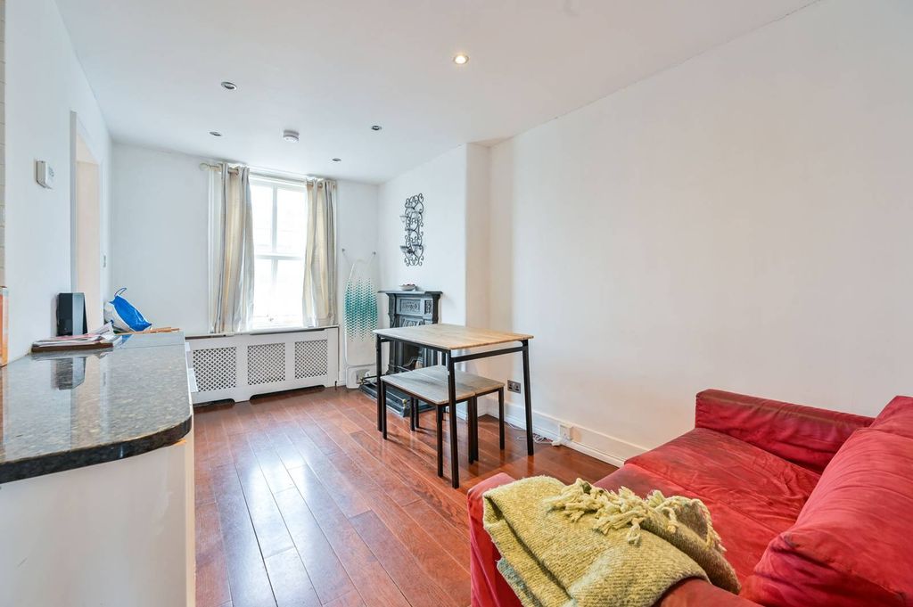 Property photo 1 of 9