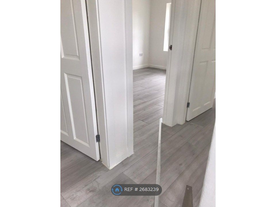 Property photo 2 of 16 Upstairs Landing