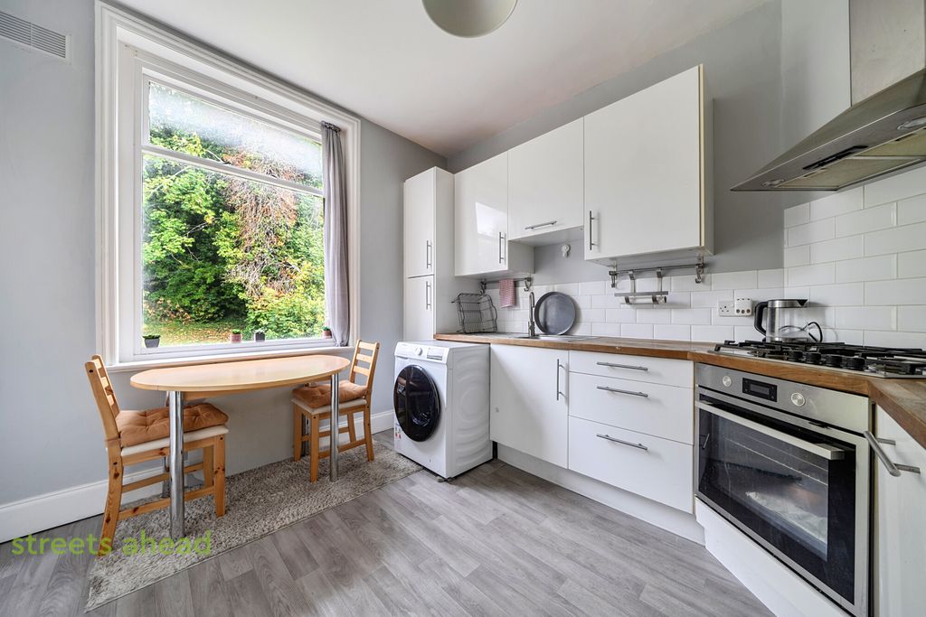 Property photo 3 of 20 F042c21F-74E4-464...
