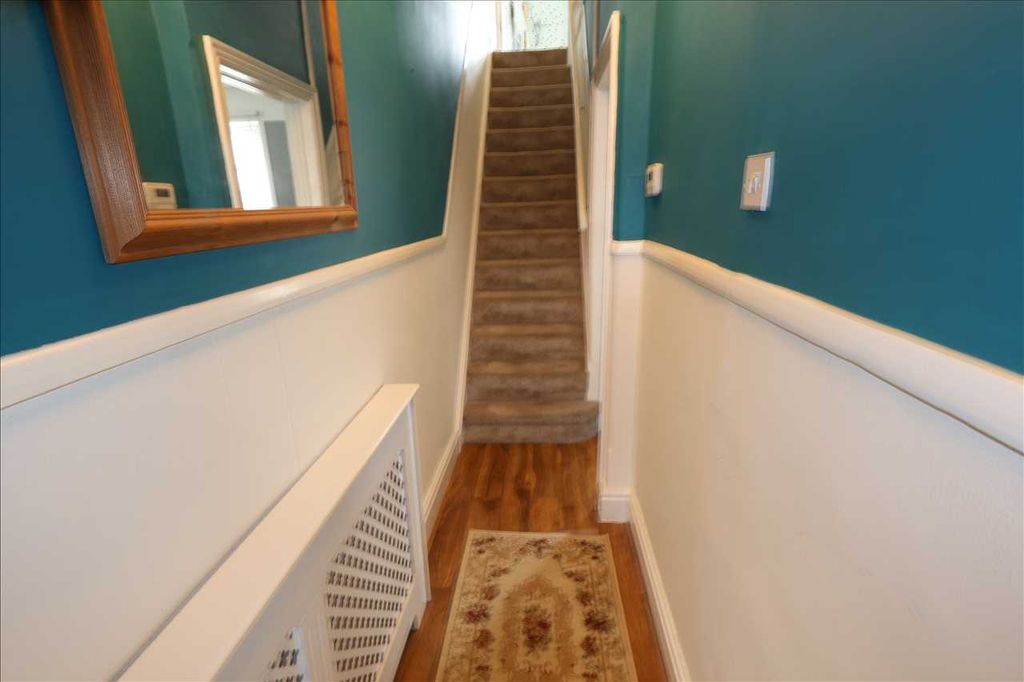 Property photo 2 of 14 Entrance Hall