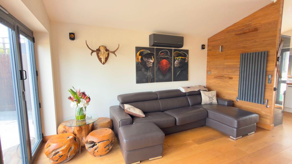 Property photo 2 of 22