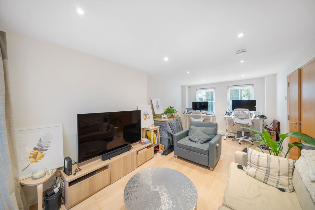 Property photo 1 of 20 79 Queens Gate Mews-