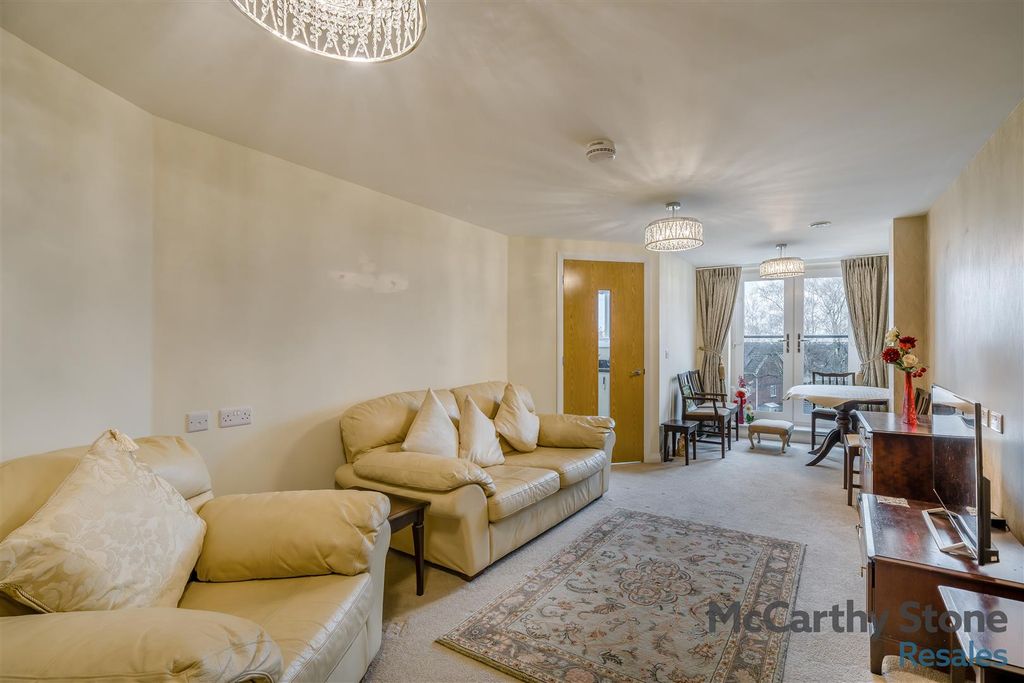 Property photo 3 of 15 8639841-Interior04.Jpg
