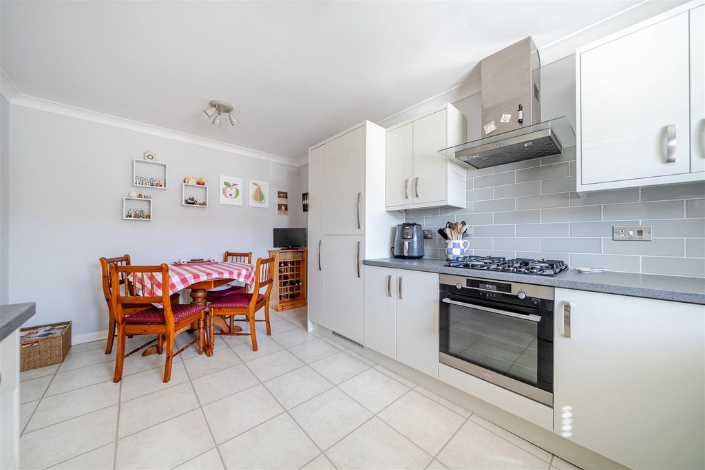 Property photo 3 of 18 1289502-19-6824F51E7520A-Arw.Jpg