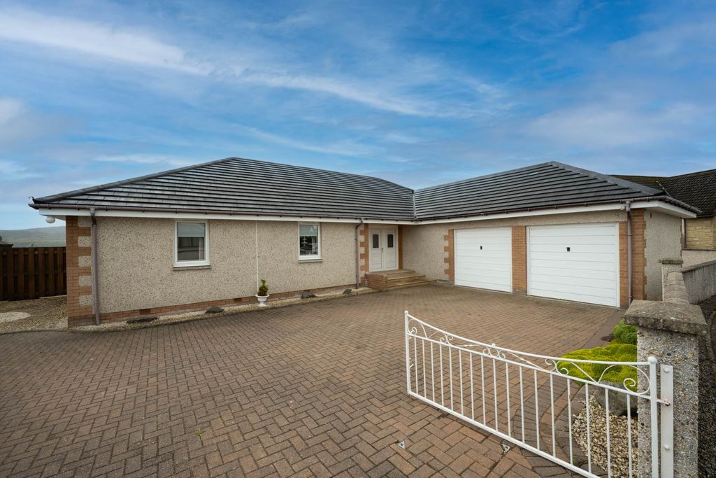 Property photo 2 of 30