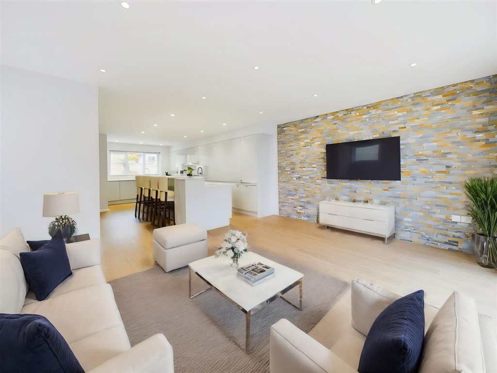 Property photo 2 of 30 Open Plan Living (Virtuallu Staged)