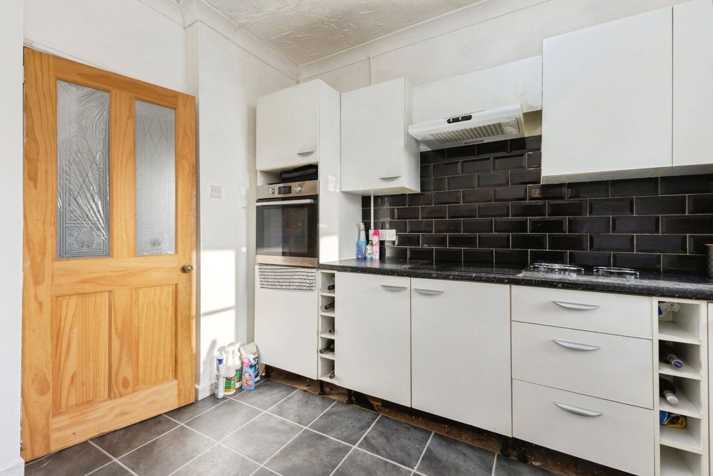 Property photo 3 of 12 Picture No. 05