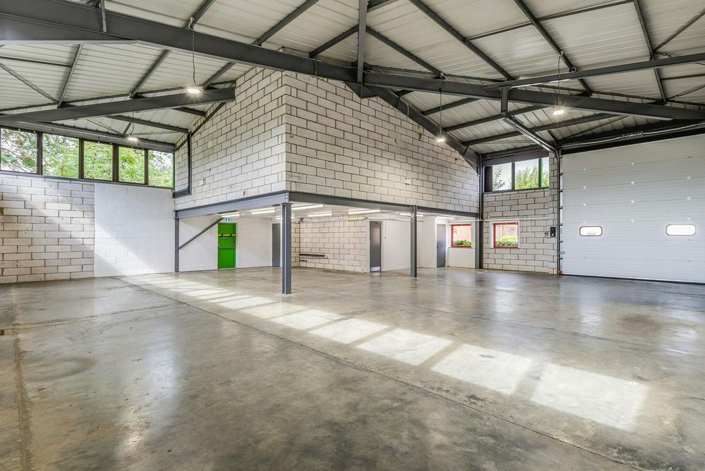 Property photo 2 of 11 96782_Unit3Sheppertonbusinesspark  31_Low.Jpg