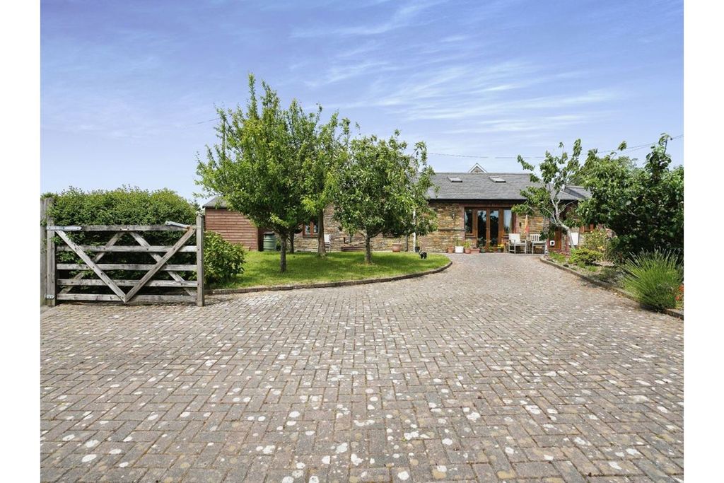 Property photo 1 of 16