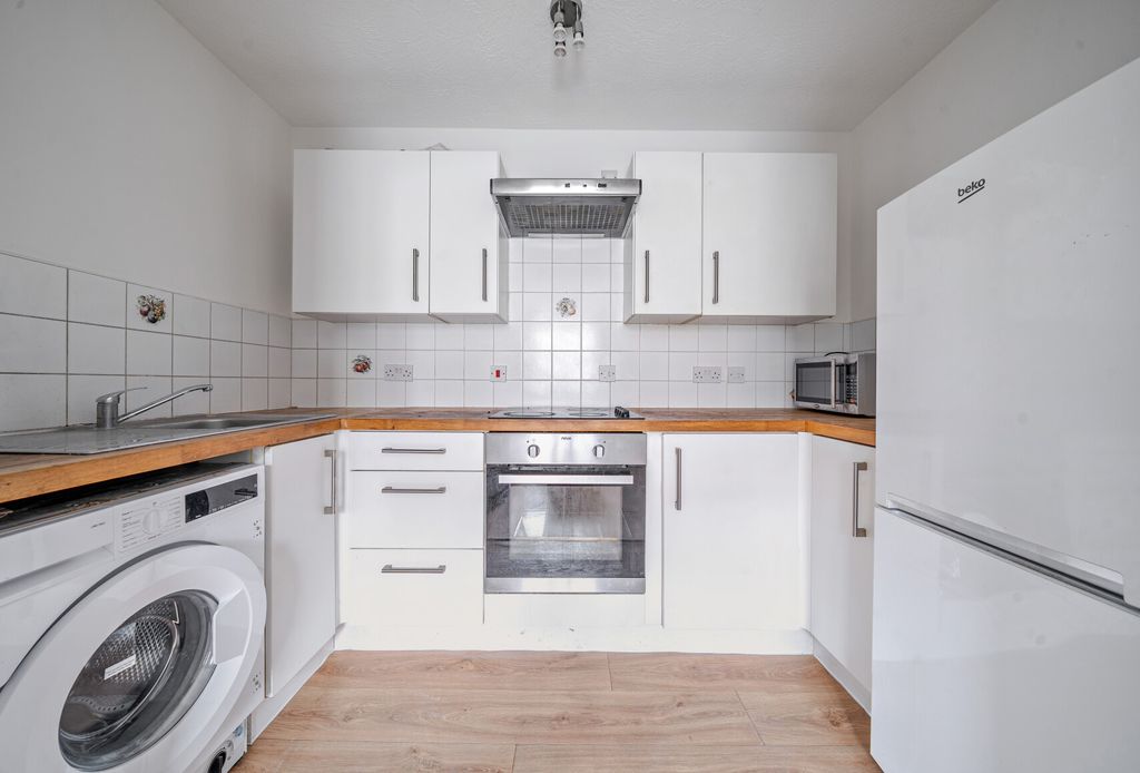 Property photo 3 of 8 1371559-1-68F74F3...