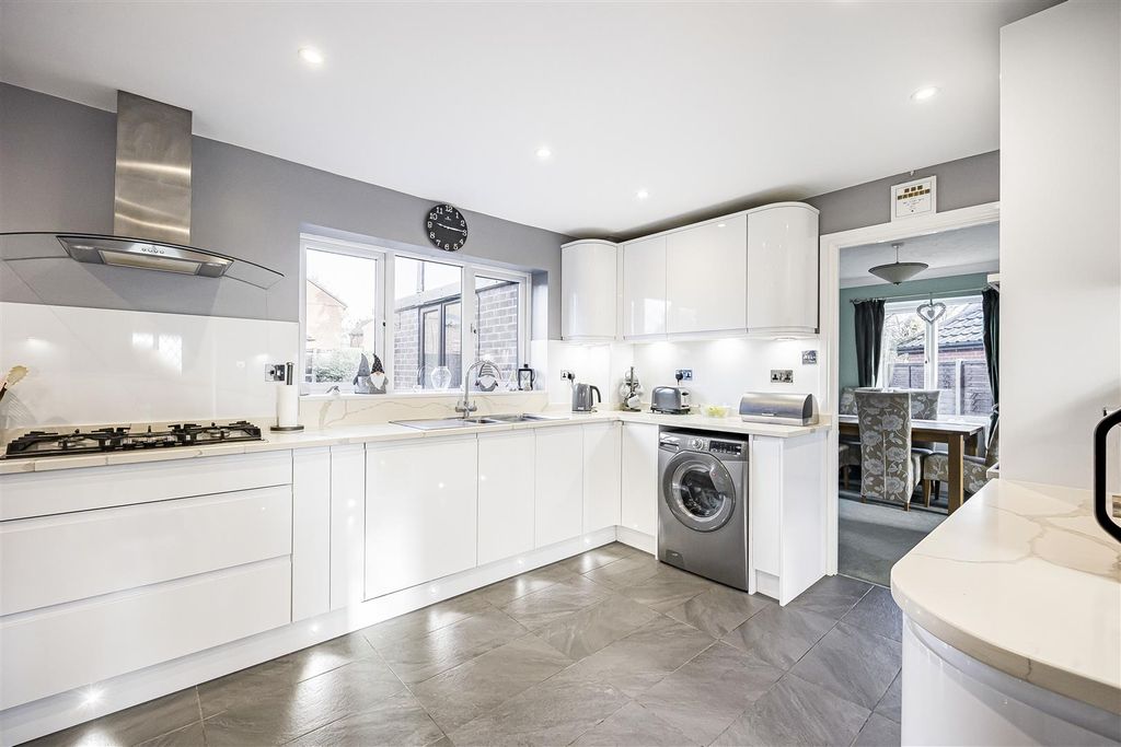 Property photo 3 of 31