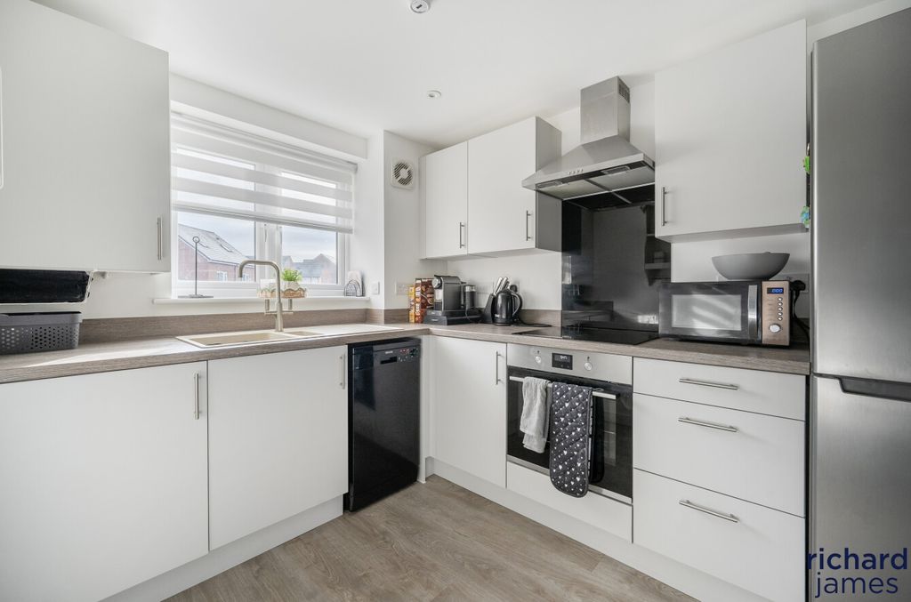 Property photo 3 of 16 54Ef95cd88B442548322d2d696F955cc