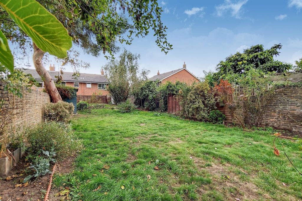 Property photo 2 of 17