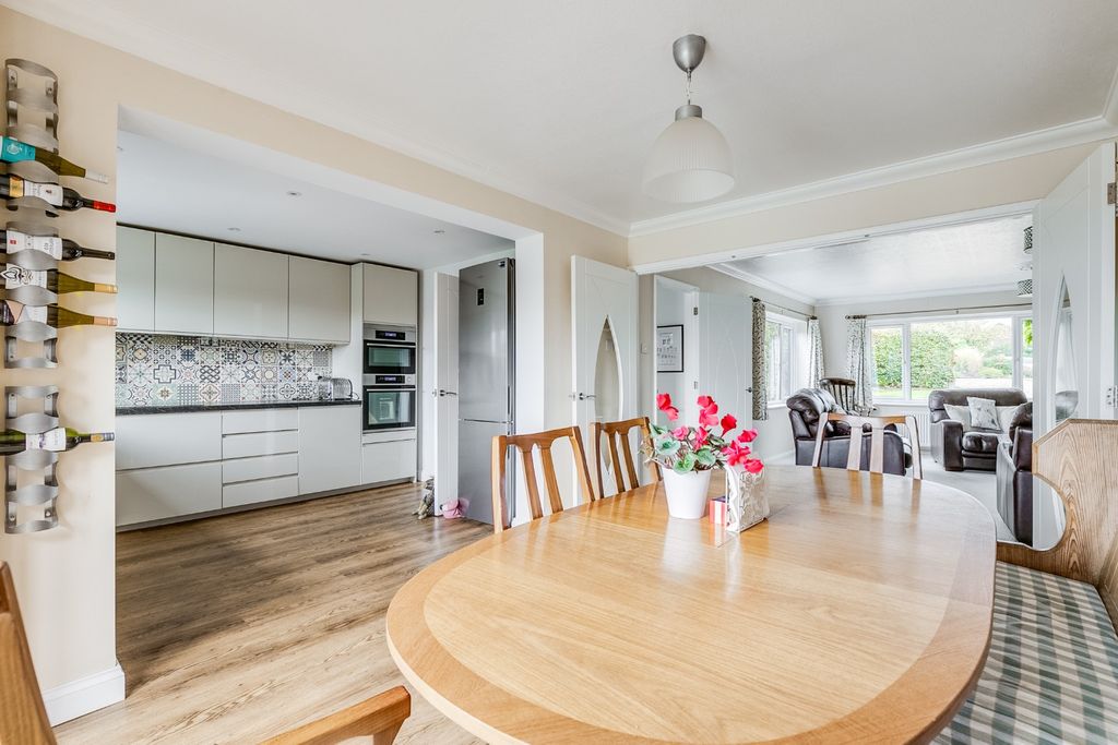 Property photo 2 of 24 4612327