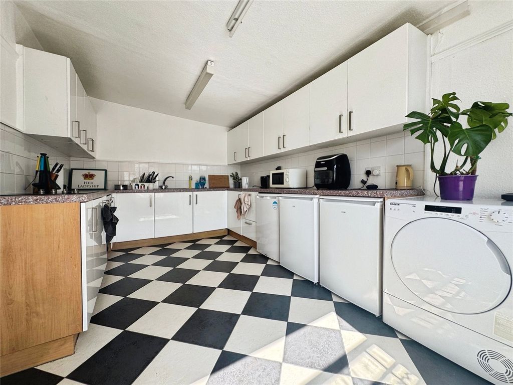 Property photo 3 of 5 Kitchen