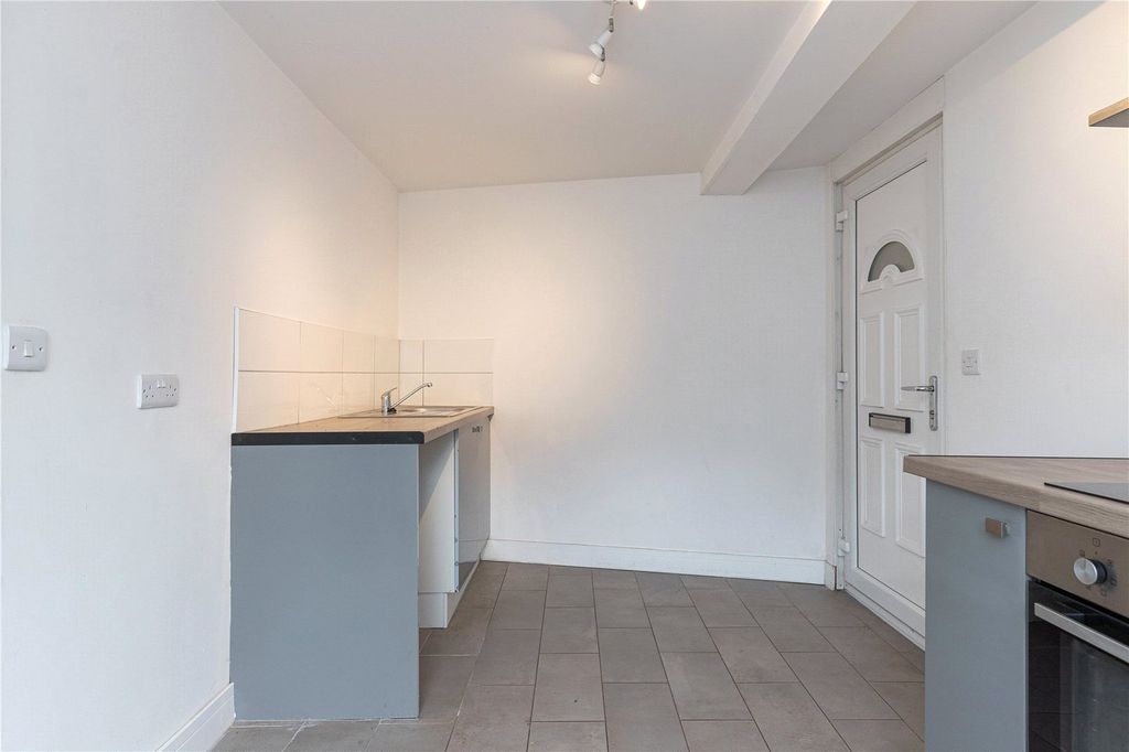 Property photo 3 of 7 Kitchen