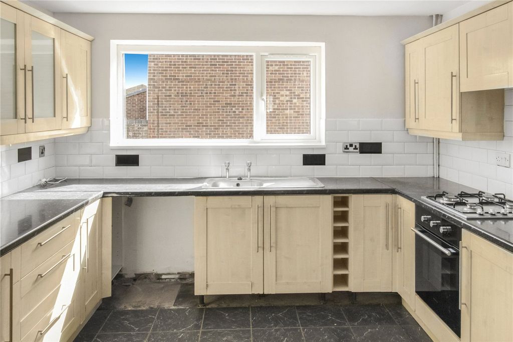 Property photo 2 of 17 Picture No. 25