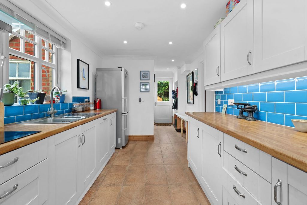 Property photo 2 of 30