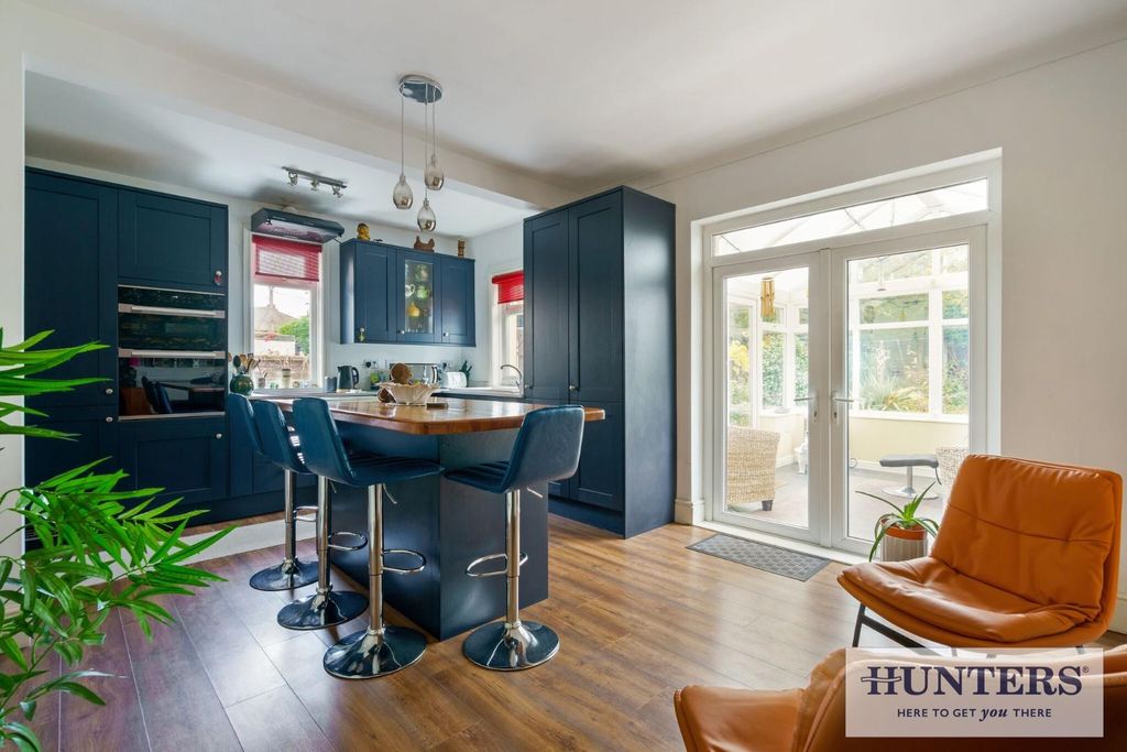 Property photo 2 of 20 99933_5 Leeds Road Rawdon (4) - Copy_Low.Jpg