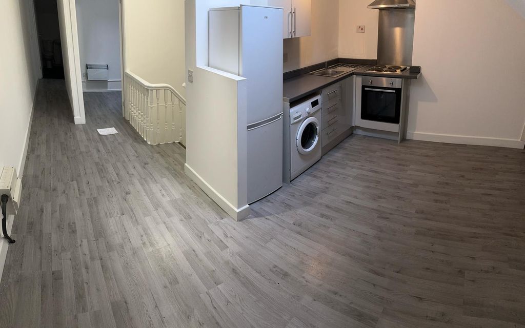 Property photo 3 of 11 Hallway/Kitchen
