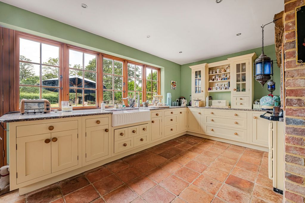 Property photo 2 of 22 Kitchen/Breakfast