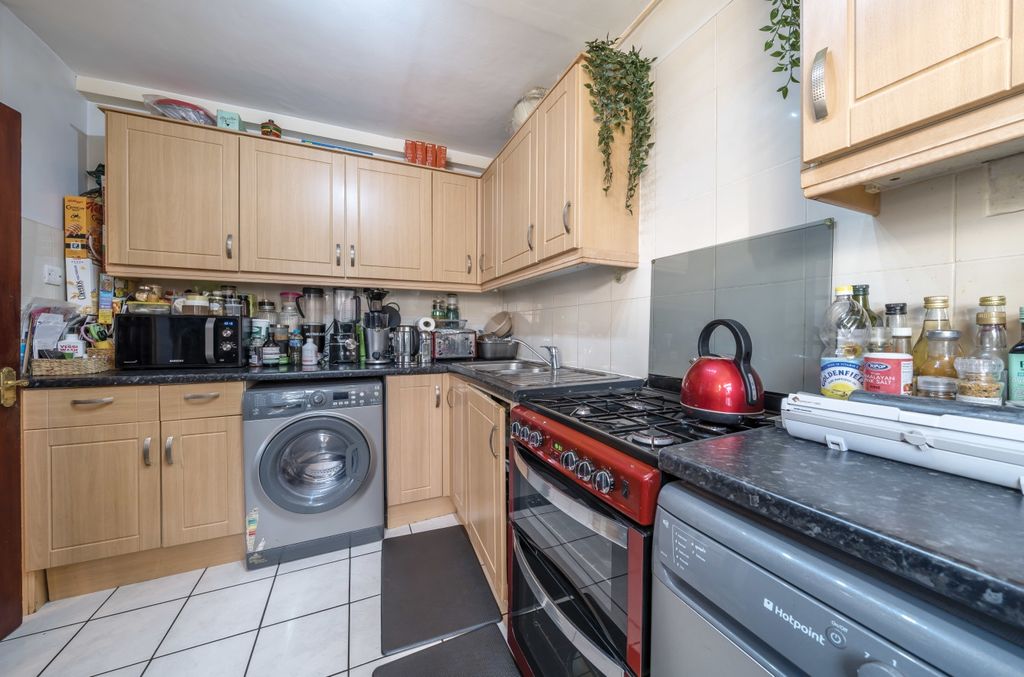 Property photo 3 of 9 Kitchen