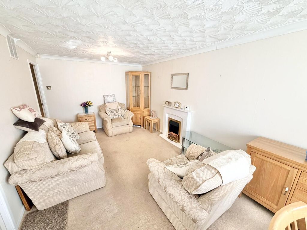 Property photo 2 of 10 Living Room