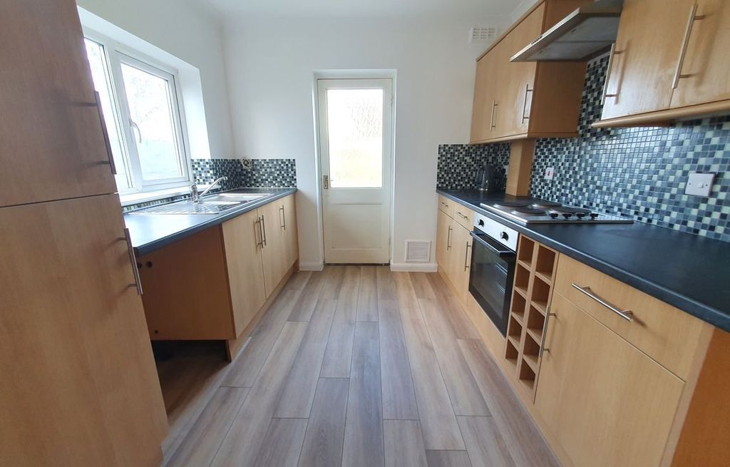 Property photo 3 of 7 Picture 3