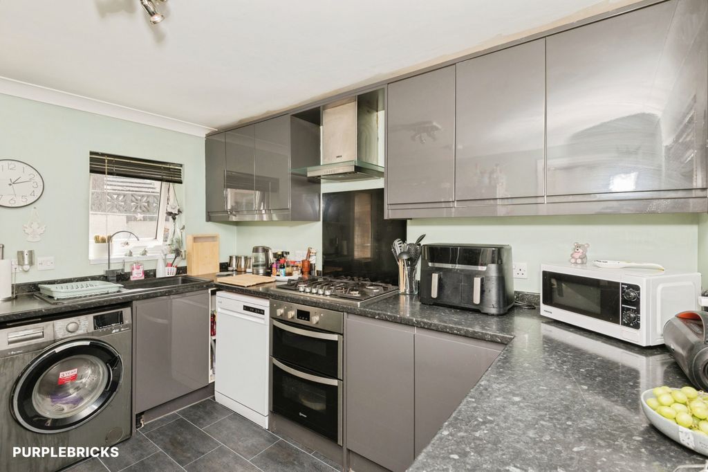 Property photo 2 of 33