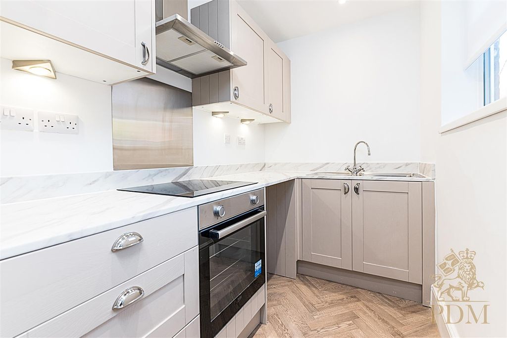 Property photo 1 of 26 26 Chippendale Lenton Nottingham Ng7 1Hb