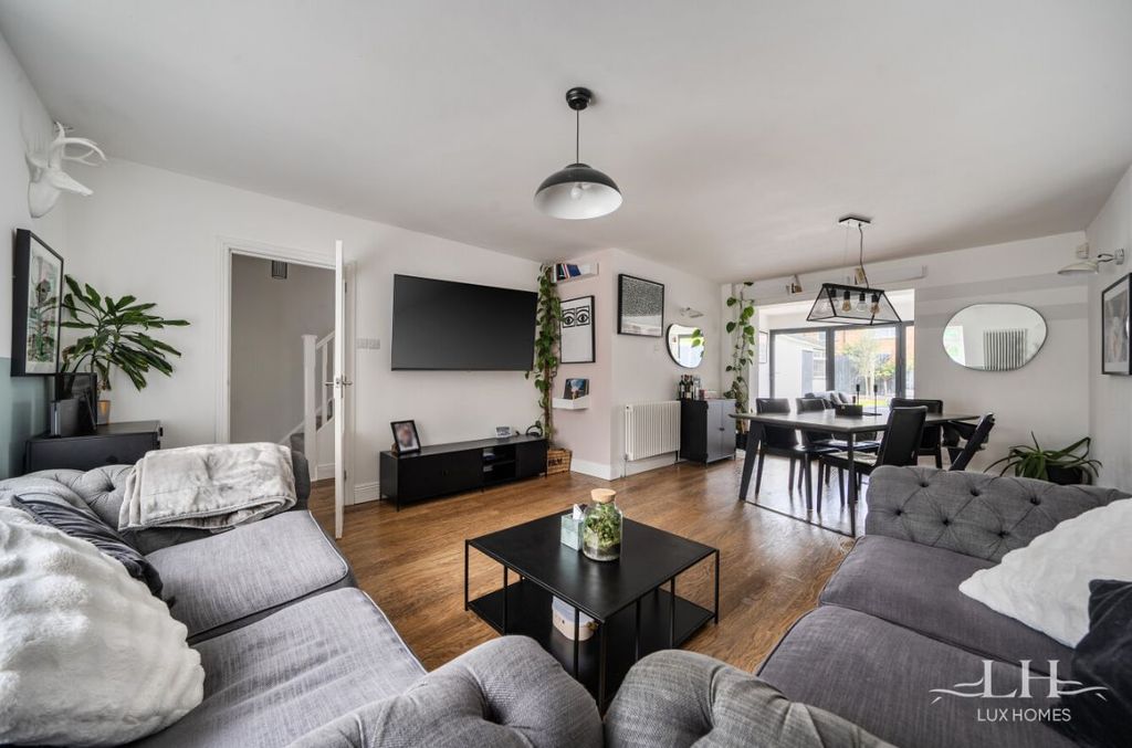 Property photo 2 of 25