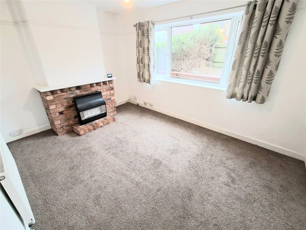 Property photo 2 of 11 Lounge