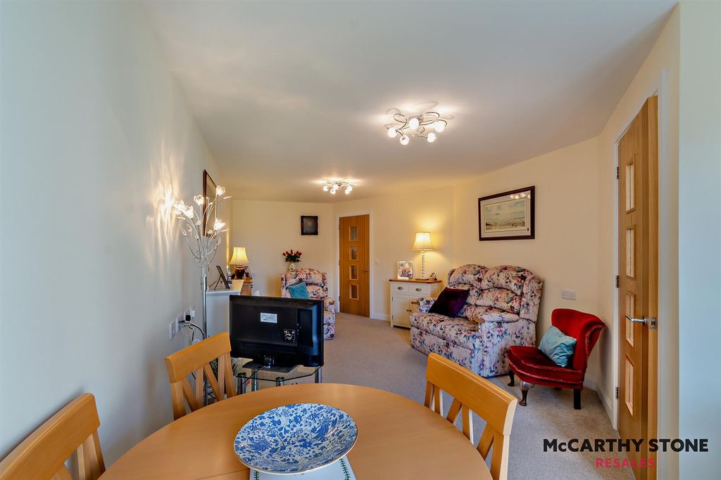 Property photo 3 of 17 8592257-Interior15-800.Jpg