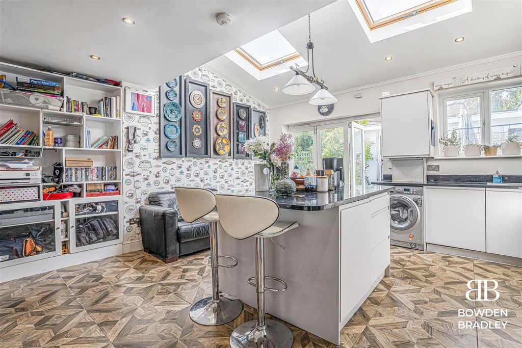 Property photo 2 of 19 Kitchen